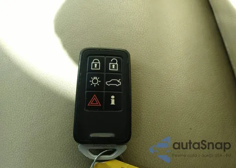 2015 Volvo S60 T5 Platinum z USA, uszkodzony, nr VIN YV126MFD8F1309916